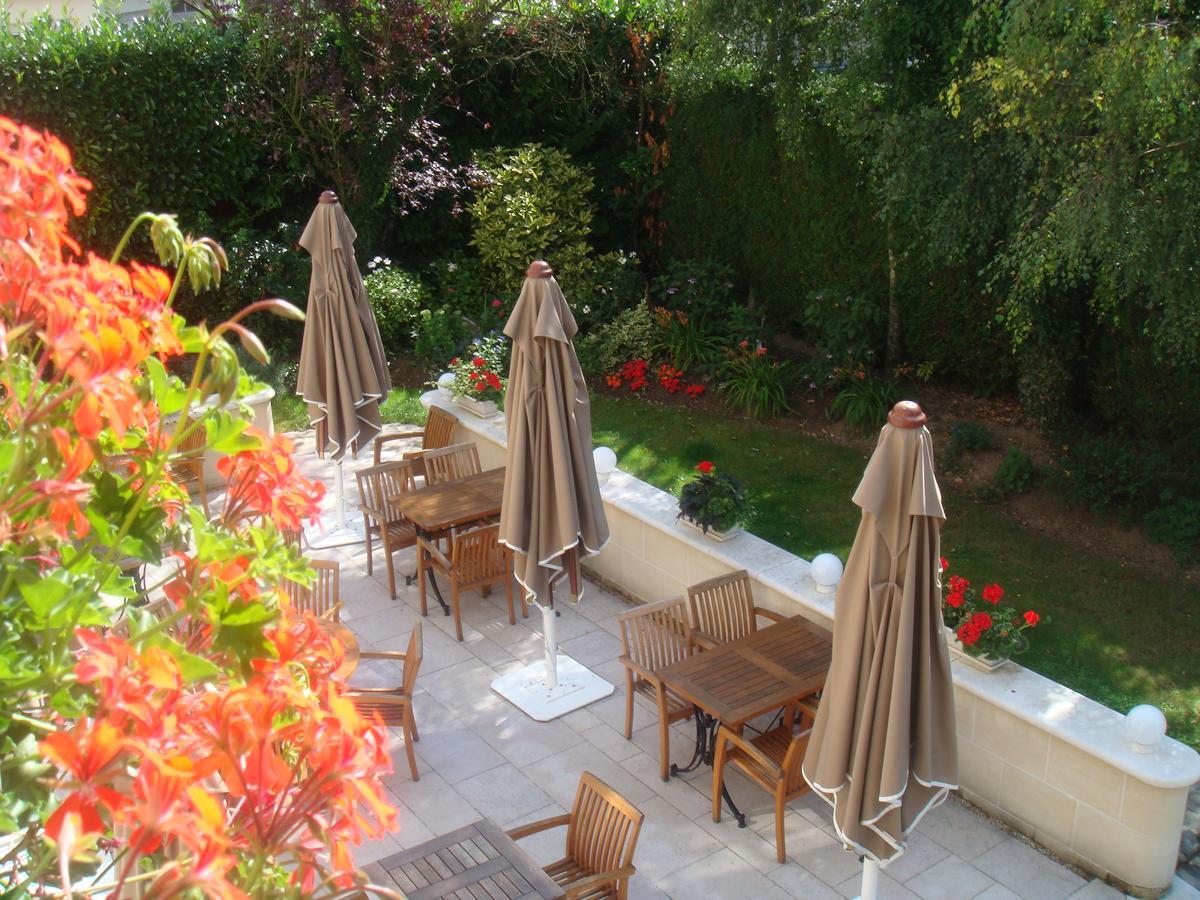 Logis Hotel-Restaurant Les Airelles Neufchâtel-en-Bray Exterior foto